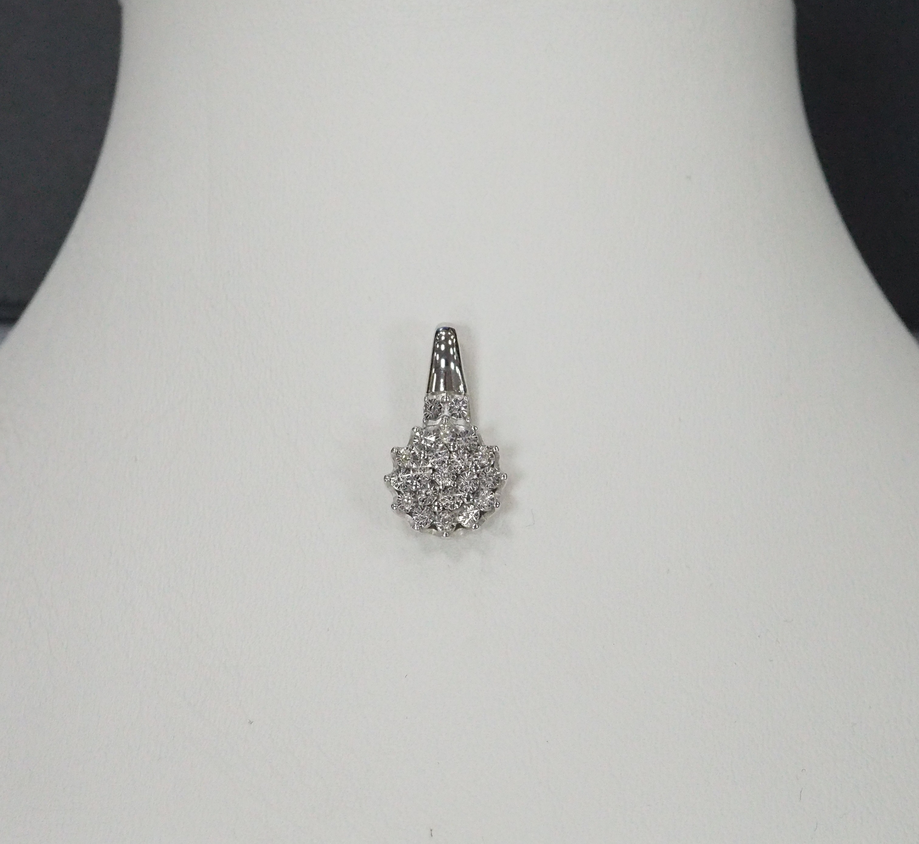 Серебряная подвеска с бриллиантами